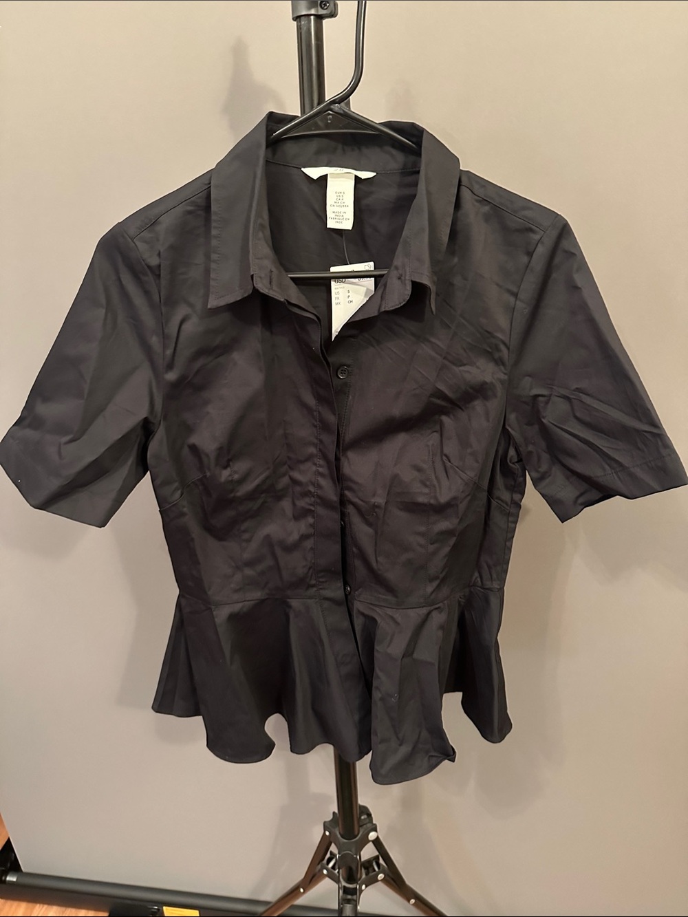 H&M Black Short-Sleeve Peplum Button-Down Shirt
